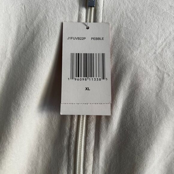 Y2K · Velour Revival · Luxe · Celebrity Off-Duty · Cozycore - Picture 4 of 10